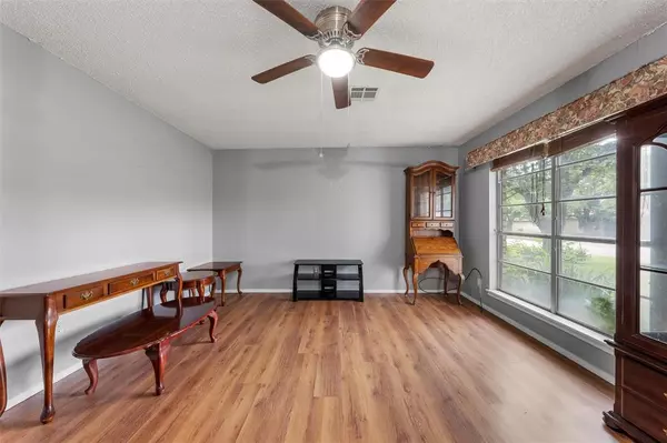 Robinson, TX 76706,913 Elizabeth