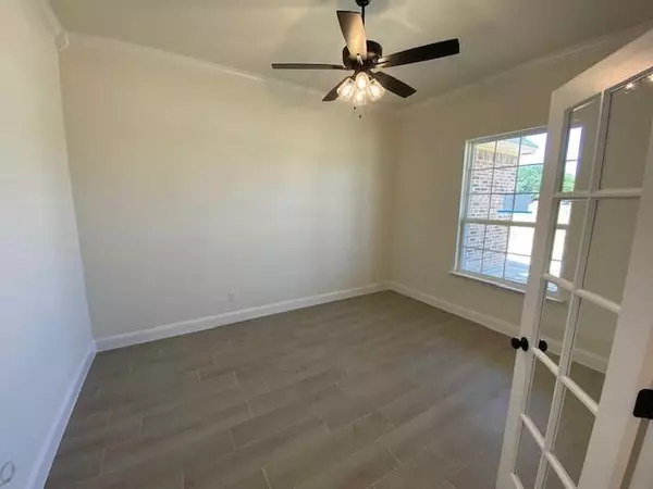 Springtown, TX 76082,1004 Hennesay Park