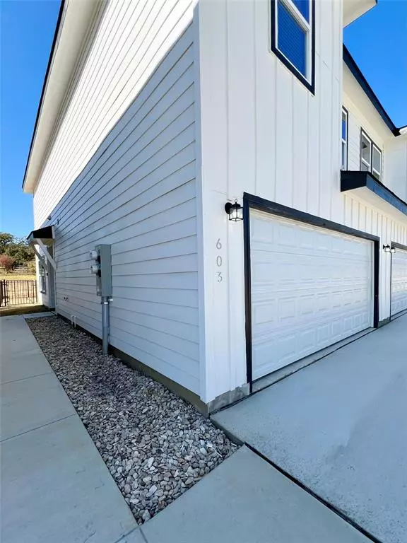 Burleson, TX 76028,3501 E Renfro Street #603