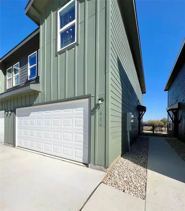 Burleson, TX 76028,3501 E Renfro Street #614