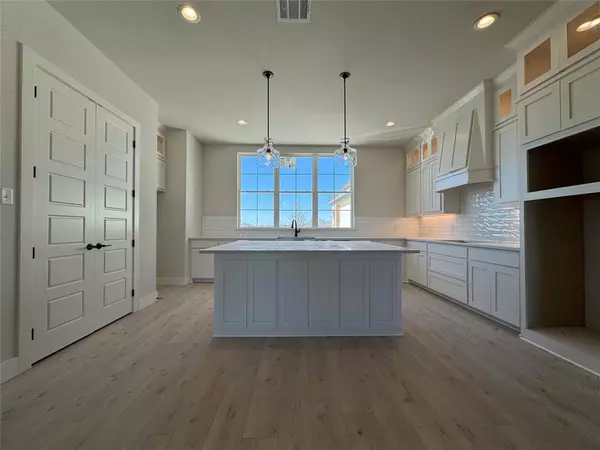 Godley, TX 76044,12984 Little Wolf