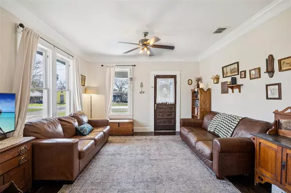 Waxahachie, TX 75165,211 E Ross Street