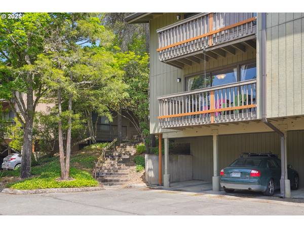 7522 SW BARNES RD #E, Portland, OR 97225