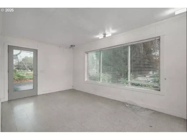 Salem, OR 97302,2735 SUMMER ST SE