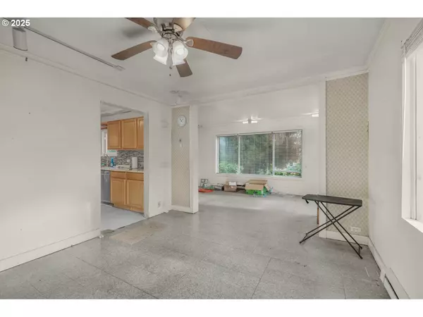 Salem, OR 97302,2735 SUMMER ST SE