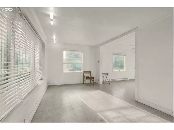 Salem, OR 97302,2735 SUMMER ST SE