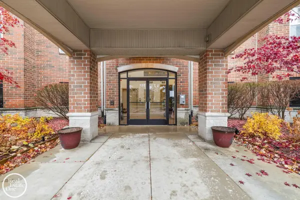 2118 Country Club DR, St Clair Shores, MI 48082