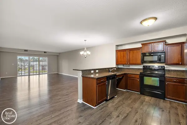 2118 Country Club DR, St Clair Shores, MI 48082