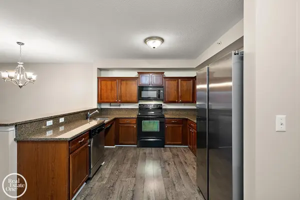 2118 Country Club DR, St Clair Shores, MI 48082