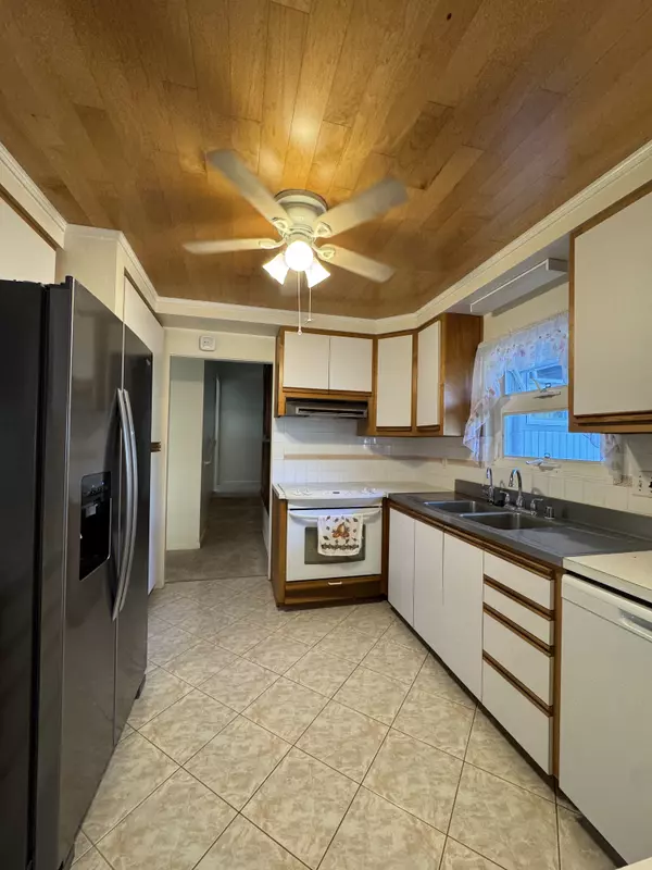 Hilo, HI 96720,1088 APONO PL