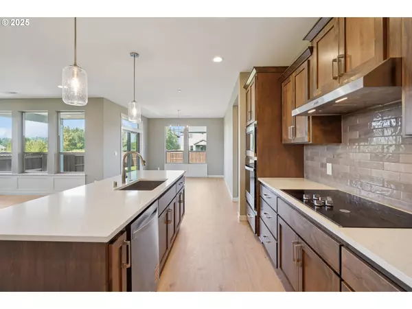 La Center, WA 98629,148 E 24TH AVE