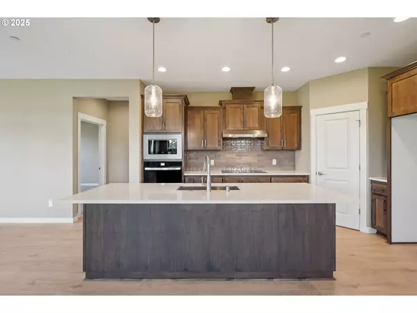 La Center, WA 98629,148 E 24TH AVE