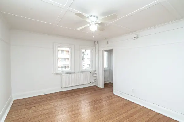 Toronto C03, ON M6C 2M1,100 Vaughan RD #17