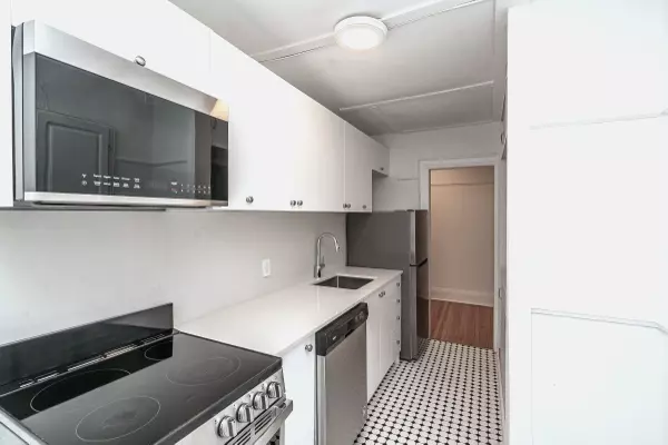 Toronto C03, ON M6C 2M1,100 Vaughan RD #17