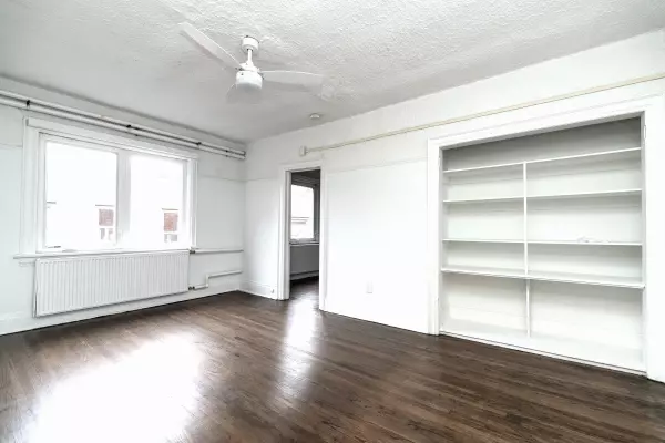 Toronto C03, ON M6C 2M1,100 Vaughan RD #27