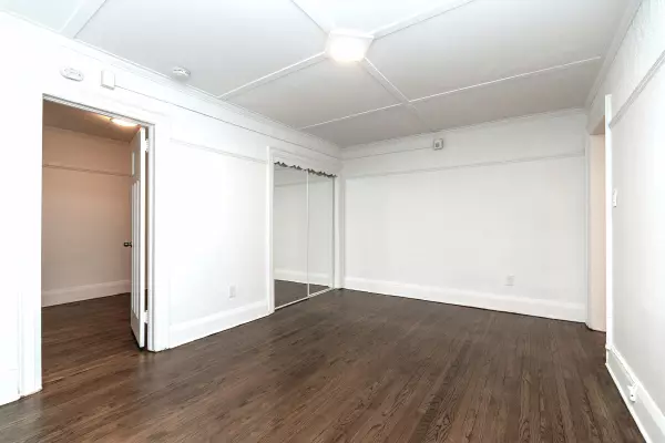 Toronto C03, ON M6C 2M1,100 Vaughan RD #11