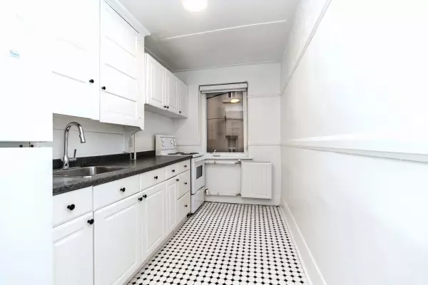 Toronto C03, ON M6C 2M1,100 Vaughan RD #11