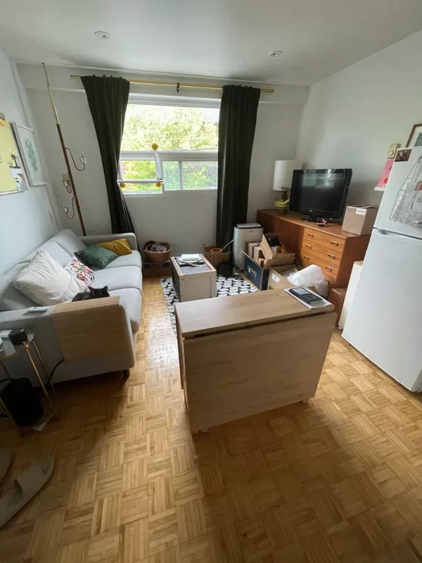 Toronto C01, ON M6H 1M5,1087 Bloor ST #204