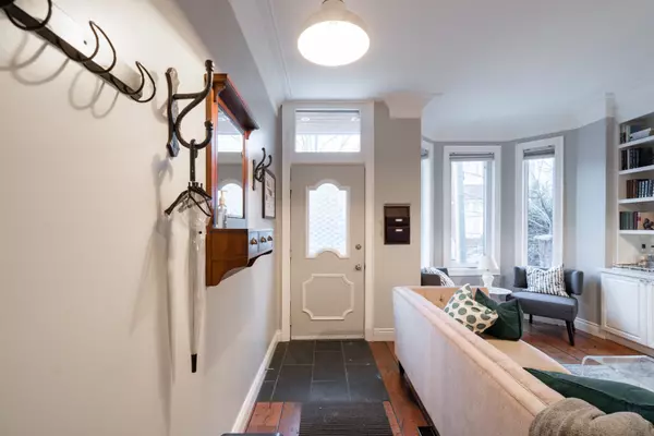 Toronto C01, ON M6J 2K3,13 Manning AVE