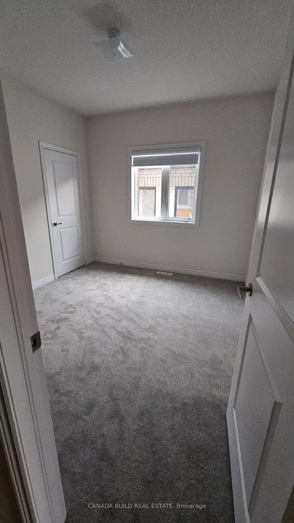 Oshawa, ON L1H 8L7,2133 Coppermine ST