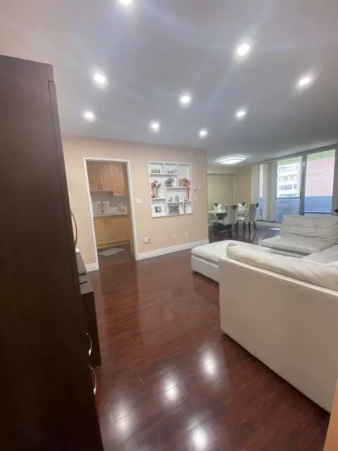 Toronto E03, ON M4C 5L4,1 Massey SQ #519