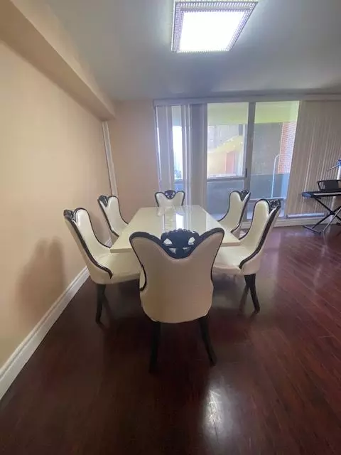 Toronto E03, ON M4C 5L4,1 Massey SQ #519