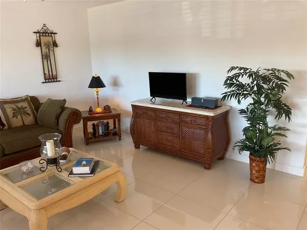 Fort Lauderdale, FL 33308,2141 NE 68th St #204