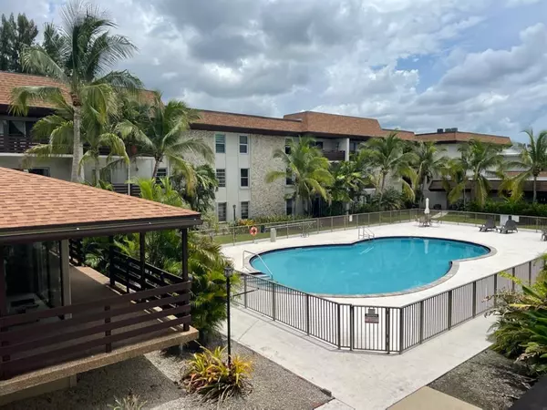 Miami, FL 33143,7483 SW 82nd St #A208