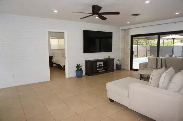 Miami, FL 33165,9220 SW 56th St