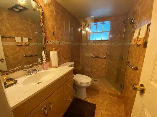 Hollywood, FL 33021,1001 Hillcrest Court #108