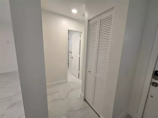 Weston, FL 33326,1303 Seagrape Cir