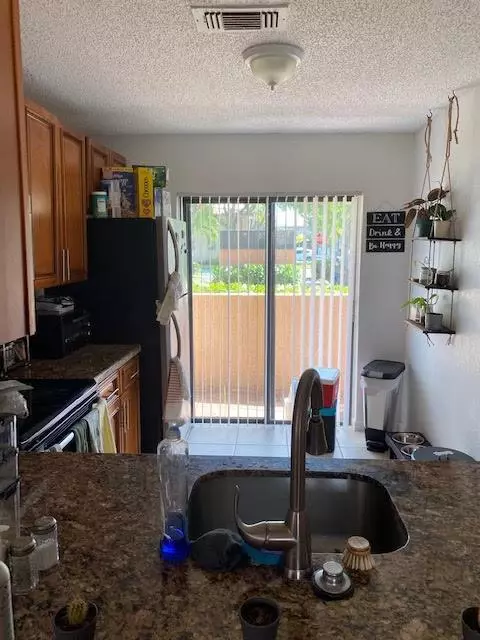 Coral Springs, FL 33065,10315 NW 33rd St