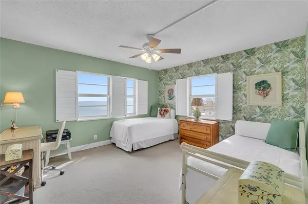 Lauderdale By The Sea, FL 33062,1500 S Ocean Blvd #705