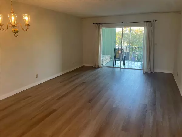 Margate, FL 33063,1025 Country Club Dr #302