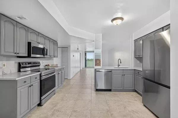 Oakland Park, FL 33309,117 Lake Emerald Dr #408