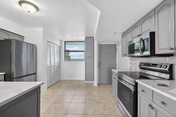 Oakland Park, FL 33309,117 Lake Emerald Dr #408