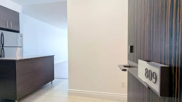 325 South Park RD #809, Markham, ON L3T 0B8