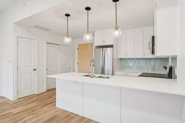 Clearview, ON L0M 1G0,121 Mary ST #405