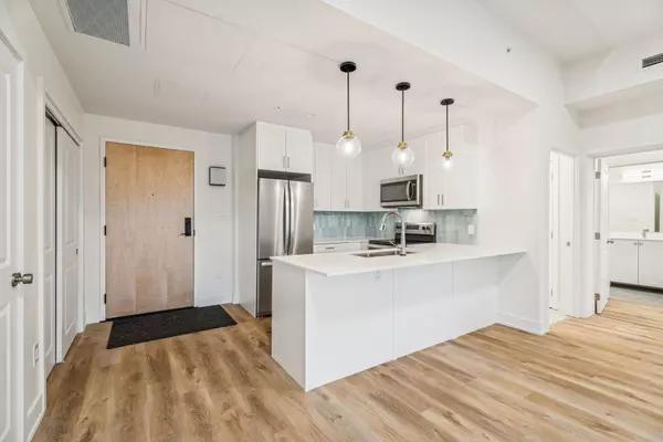 Clearview, ON L0M 1G0,121 Mary ST #405