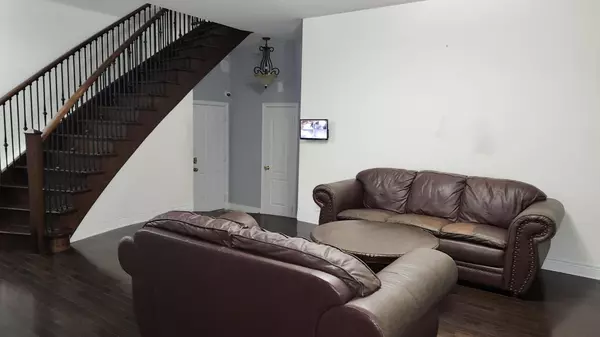 Brampton, ON L6Y 0K5,80 Tatra CRES #4