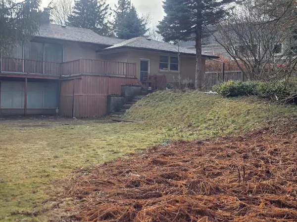 Mississauga, ON L5H 2N4,541 Vanessa DR