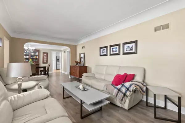 Grimsby, ON L3M 1P8,302 Main ST E