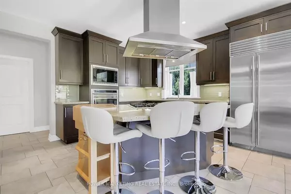 Barrhaven, ON K2J 5G1,15 MARWOOD CT