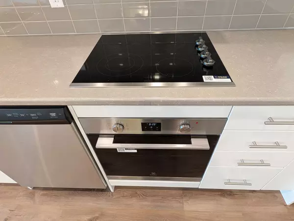 Hamilton, ON L8E 0L5,461 Green RD #612