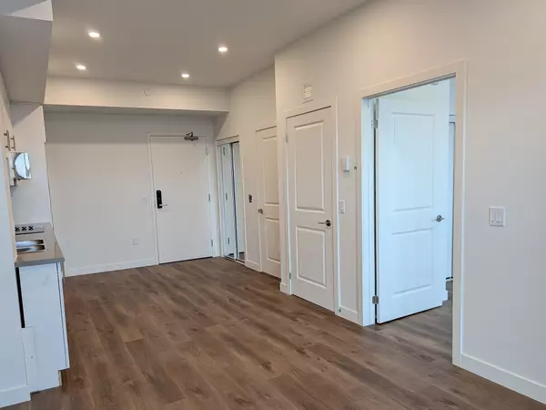 Hamilton, ON L8E 0L5,461 Green RD #612