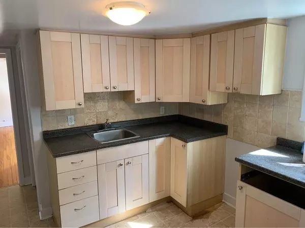 Lower Town - Sandy Hill, ON K1N 8G8,64 COBOURG ST #2