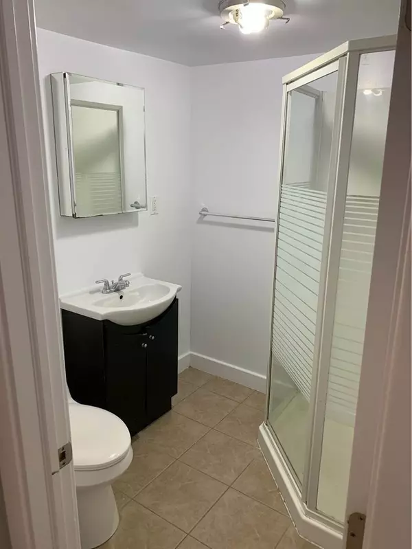 Lower Town - Sandy Hill, ON K1N 8G8,64 COBOURG ST #2