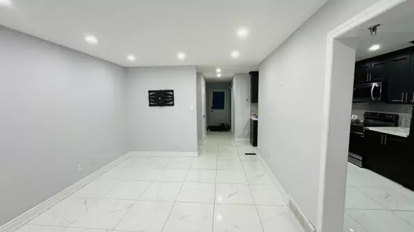 London South, ON N5Z 5B4,803 Deveron CRES