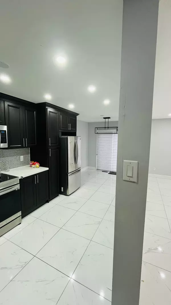 London South, ON N5Z 5B4,803 Deveron CRES