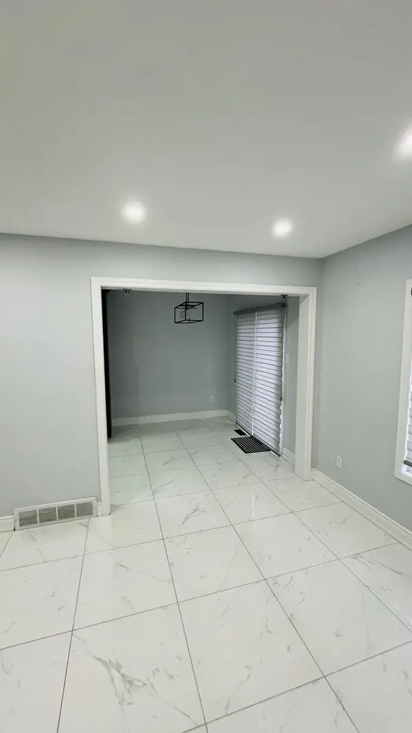 London South, ON N5Z 5B4,803 Deveron CRES